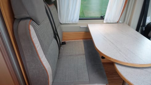 Oranje Boven – Pössl Camperbus 2 Win R Plus from 2019 with 163 HP and Euro6