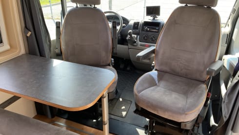 Adria twin – Tough modern bus camper