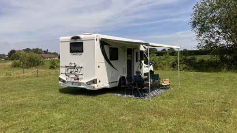 Luxus-Wohnmobil Chausson 720 – 6 Schlafplätze, Hubbett, Klimaanlage & Solaranlage