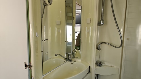 Gezellige 4-persoons alkoofcamper – ideaal voor stel of klein gezin