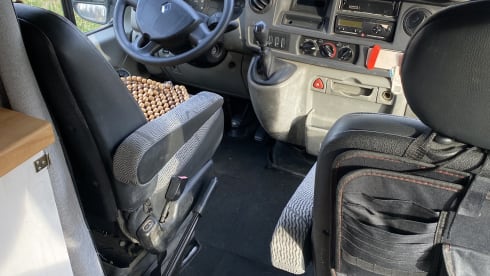 2p Off Grid Master campervan 2009