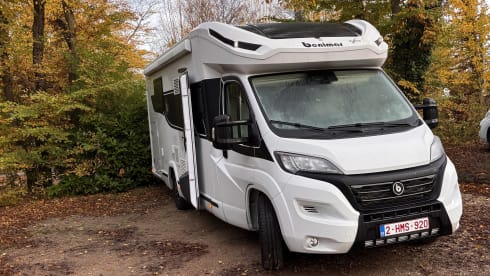 Onze Benimar – Benimar met queensbed, grote keuken en electrische fietsendrager