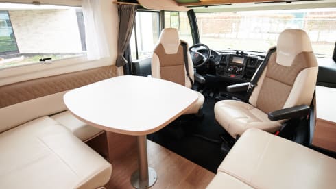 Spacious integral camper for 5 people