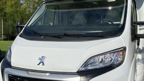 Luxurious new 6-person Roller Team Kronos Advance semi-integrated from 2024