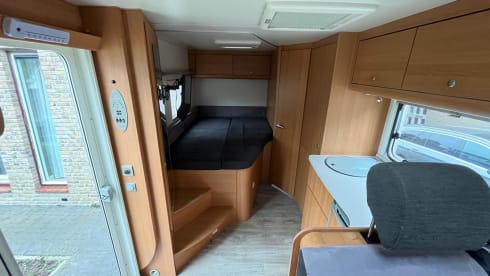 2p Weinsberg semi-integrated uit 2009