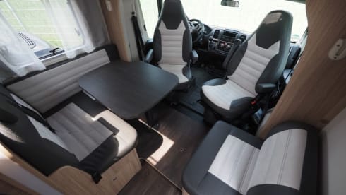 Camper Sunlight T69L – Luxe Sunlight camper voor 2 tot 4 personen