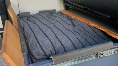 Meteor – Camper VW T4 a 2 posti letto - a 3 miglia dall'aeroporto di INESS *Assicurazione inclusa*