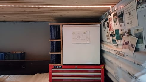 Zelfbouwcamper met dakhangmatten – 2p Renault campervan from 2015