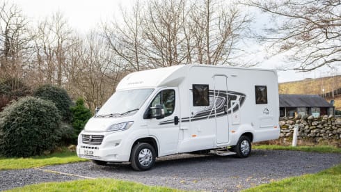GoCampa – 4 Berth Fully Equipped Motorhome *Insurance included*