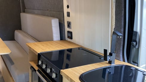 Pamela – Off grid 4 berth Mercedes Sprinter