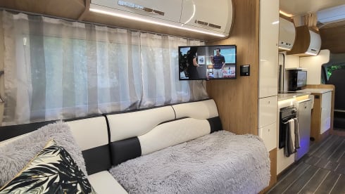Dominic – 5 Berth Family Motorhome 
