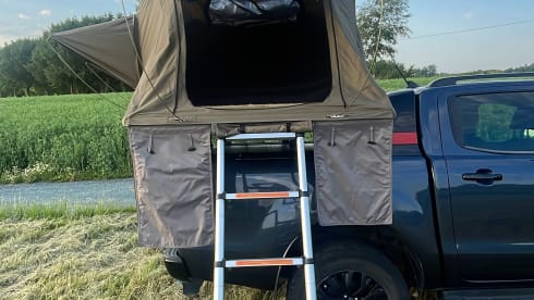 Ford Ranger – Ford Ranger pickup with tow hitch