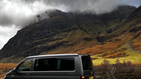 Gandalf the Grey – 4 berth Volkswagen campervan from 2017