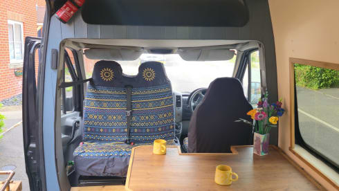 Guinevere – 4 berth Mercedes-Benz bus + Extras