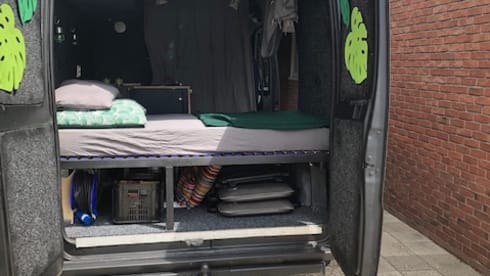 She – Tough 2-3p Fiat bus