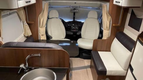 Complete 3p McLouis semi-integrated from 2013 with split air conditioning