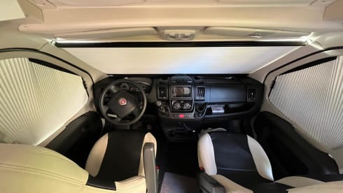 Roller Team Livingstone Duo – New spacious 2p camper  