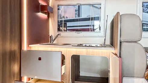 Drivetohappiness – 4p Ford semi-integrated uit 2026