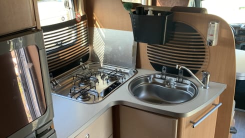 Bennie – Benimar Alcove camper - 5 persons - family camper 