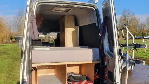 Laura – Delicious compact machine with all amenities and 2x air conditioning!