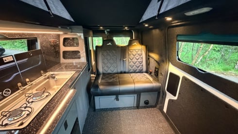 Campervan Ford a 4 posti letto del 2021