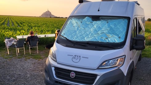 Pura Vida Van – 3-person bus camper built in 2023