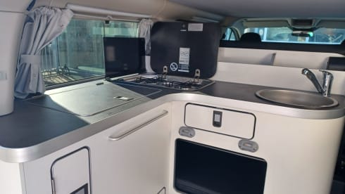 ROSA – Campervan Ford per 4 persone del 2023