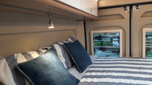 New luxurious Campervan with XL bed Laika Kosmo 6.4