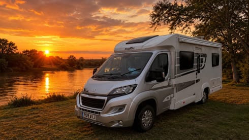 Tilly – Peugeot semi-integrale a 4 posti letto del 2019