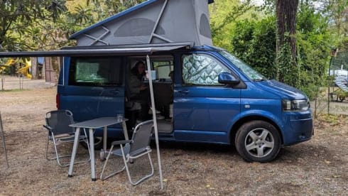 Blue California – 4p Volkswagen campervan from 2011