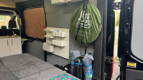 den DJ – Une fête partout - van pour 2