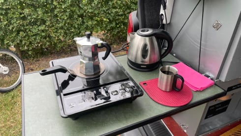 Menoenie – 4-person Volkswagen camper van