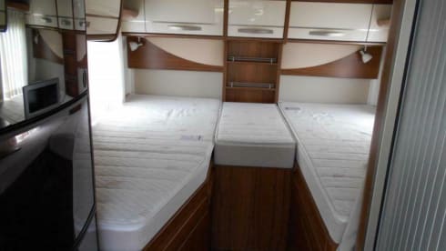 Beemster 7 – Hymer, 2 person camper, automatic with many options