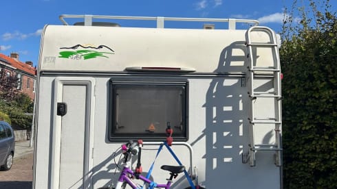 Meet Bennie! – Spacious & Cozy Iveco Camper