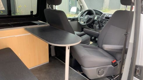 2p Volkswagen campervan uit 2015