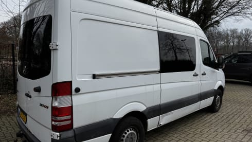 2-person Mercedes-Benz bus from 2008