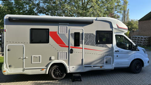 5p Challenger semi-integrated van 2022