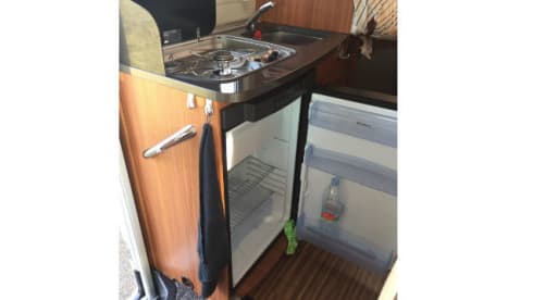 Modern Camper, automatic with air conditioning, TV and bicycle lift💪 fully equipped!