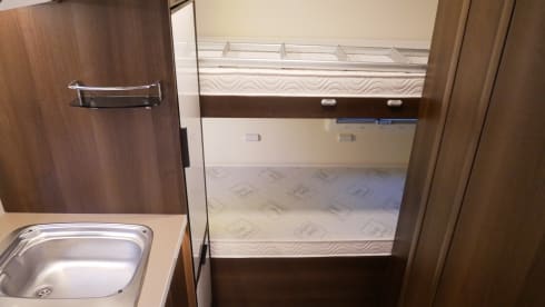 Ford CI Alcove, 6-Persons sitting / sleeping places!