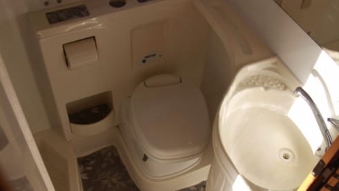 Blucamp Sky 400 - Cozy family camper with 7 places to sleep!