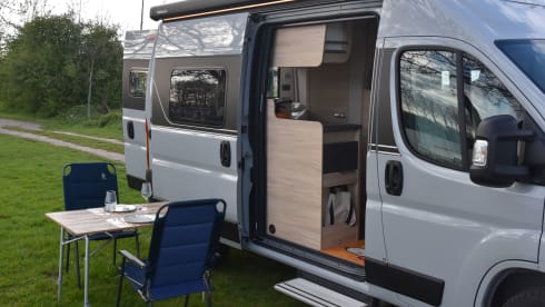Willie – 4p. Knaus Boxlife Pro 540 Road - 165 PK - met pop-up dak