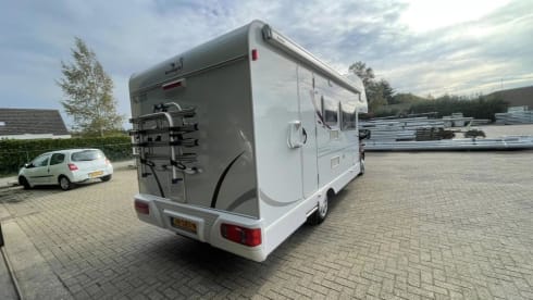 Family camper with bunk bed, 6 persons - Sunlight Alcove from 2009