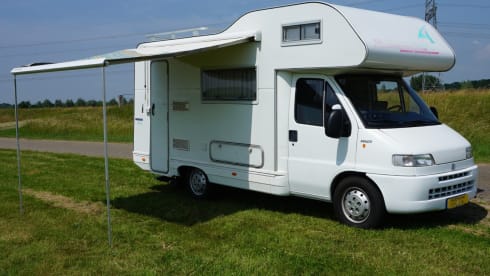 The White Camper – 4 persoons Fiat Ducato camper