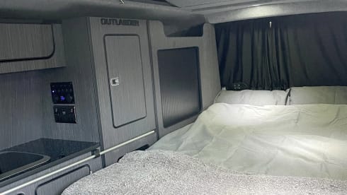 Outlander  – Hire Outlander automatic from Edinburgh airport 