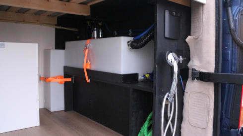 Henk – Unique Renault Master camper, equipped for a new adventure 