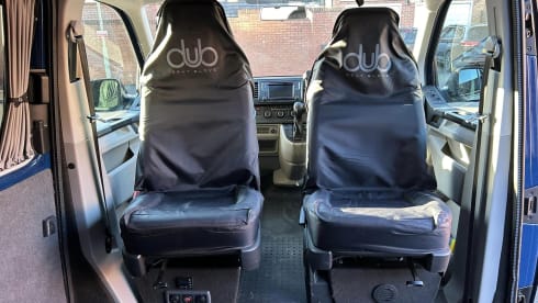 LWB Automatic VW Transporter – Beautiful Blue Transporter. Automatic, Long Wheel Base. Central London 