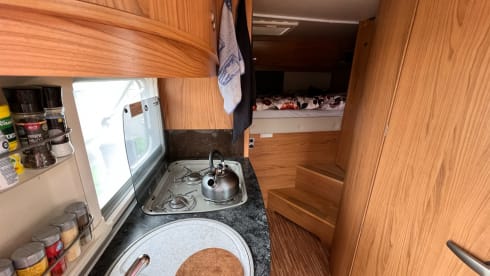Spacious Luxury Camper 4/5p | hp 170 | transverse bed & lifting bed | complete inventory 