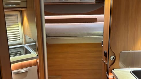 Hymer-Wohnmobil für 4 Personen, integriert ab 2015