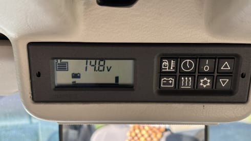 BerryBlue – 4-person Volkswagen camper from 1999 with Westfalia interior
