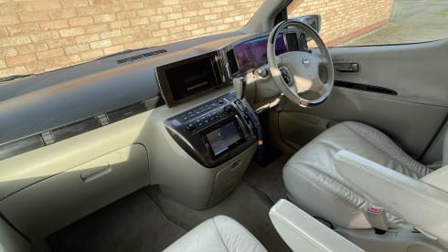 Nissan Elgrand – Cosy and Stylish Camper
